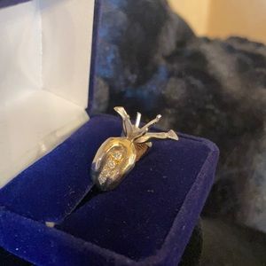 14kt yellow gold setting with 4 diamonds on each side